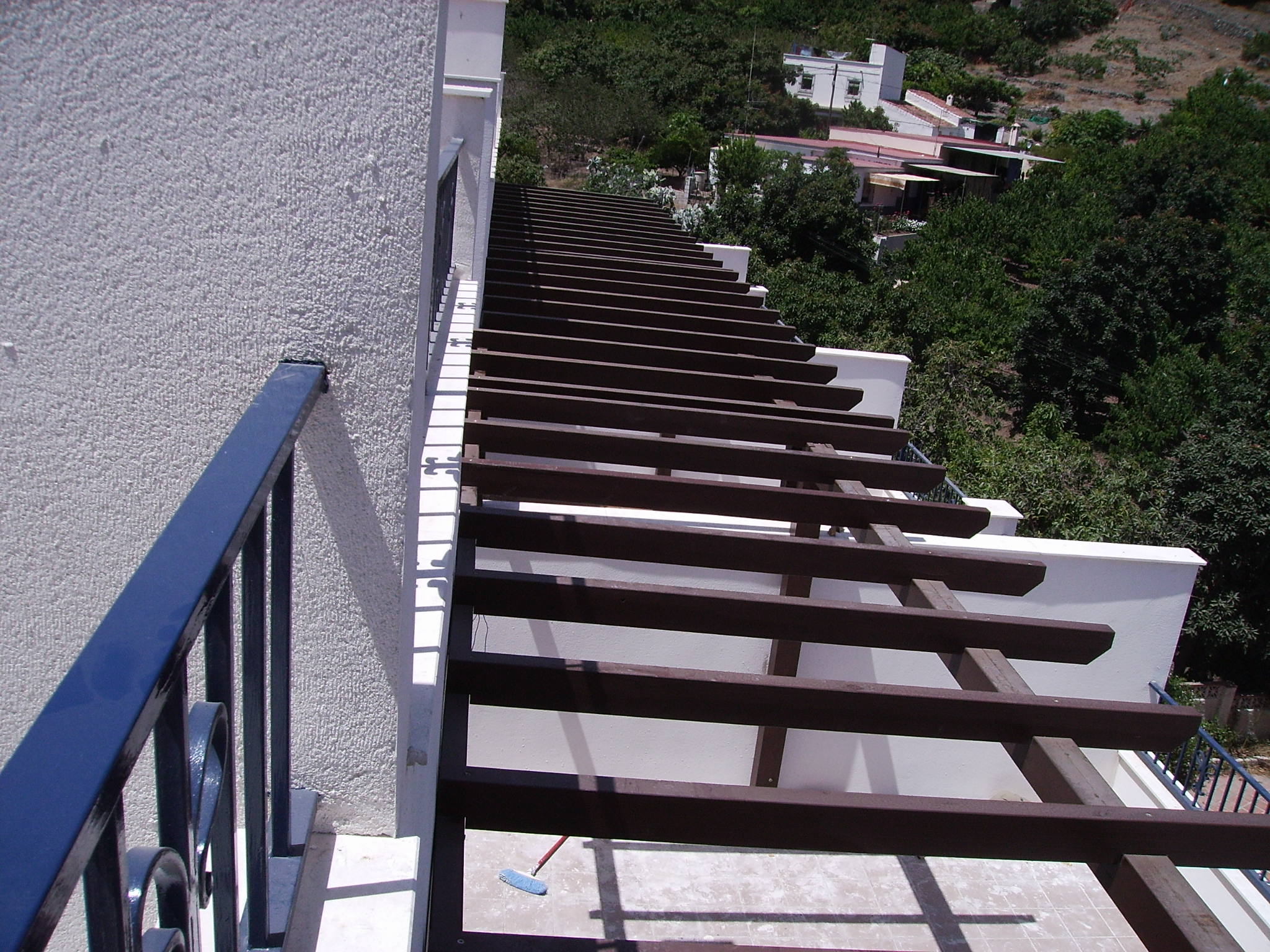 Pérgolas de madera a medida en Granada Techos, travesaños