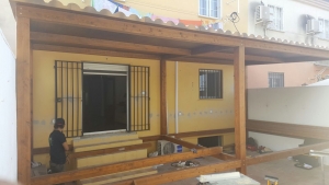 Montando pergola de madera