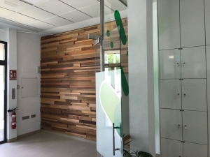 imagen de revestimiento de pared con listones de madera