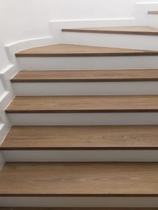 reforma-escalera-suelo-laminado-madera-6